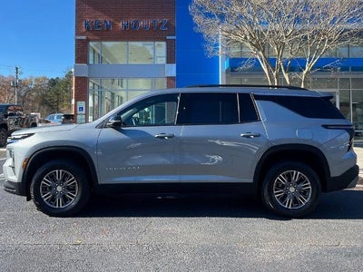 2025 Chevrolet Traverse LT