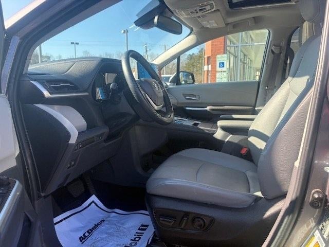 2023 Toyota Sienna XLE